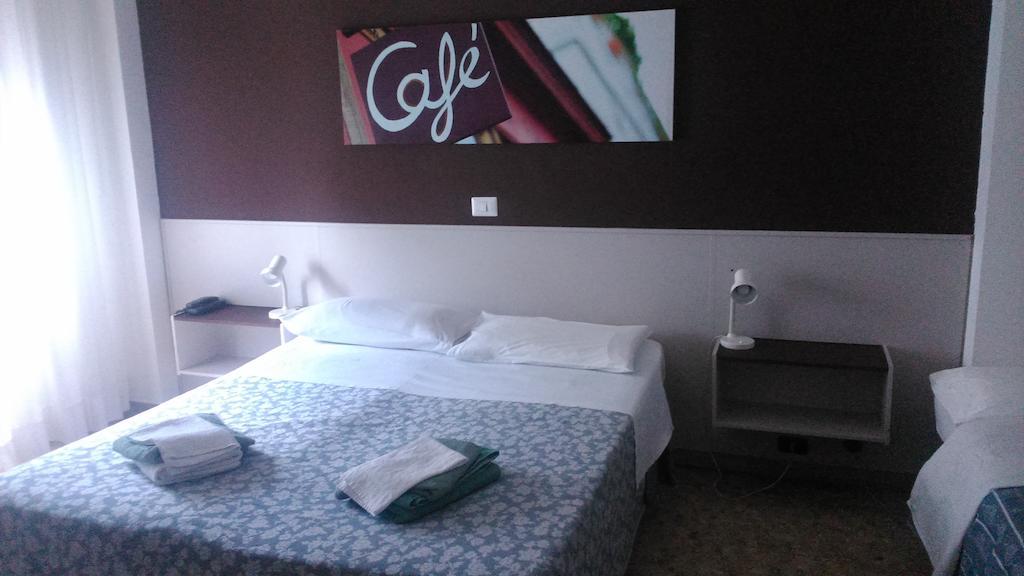 Radio Hotel Rome Room photo
